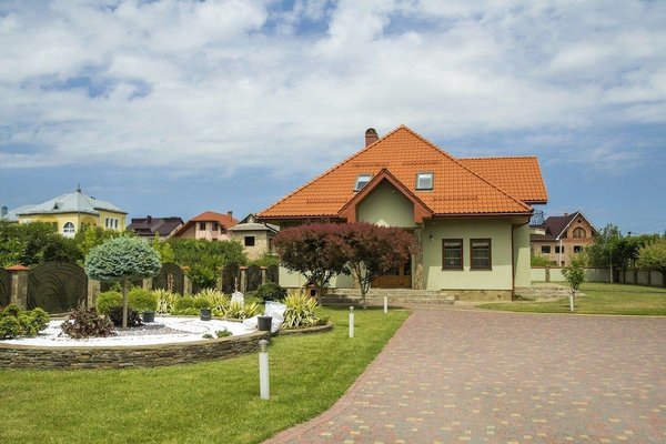 Pourquoi passer par une agence pour vendre sa maison ?